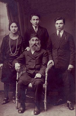 Nachman Family plus Ezra Tcharni